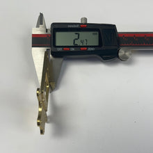 Load image into Gallery viewer, 61045 BRASS RISER FOR ASSOCIATED TRANSMISSIONS  (NOTCHED)
